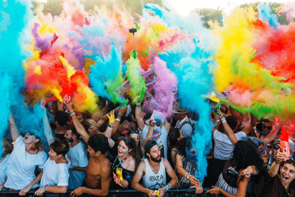 Een kleurenfeest of party organiseren kleurenpoeder